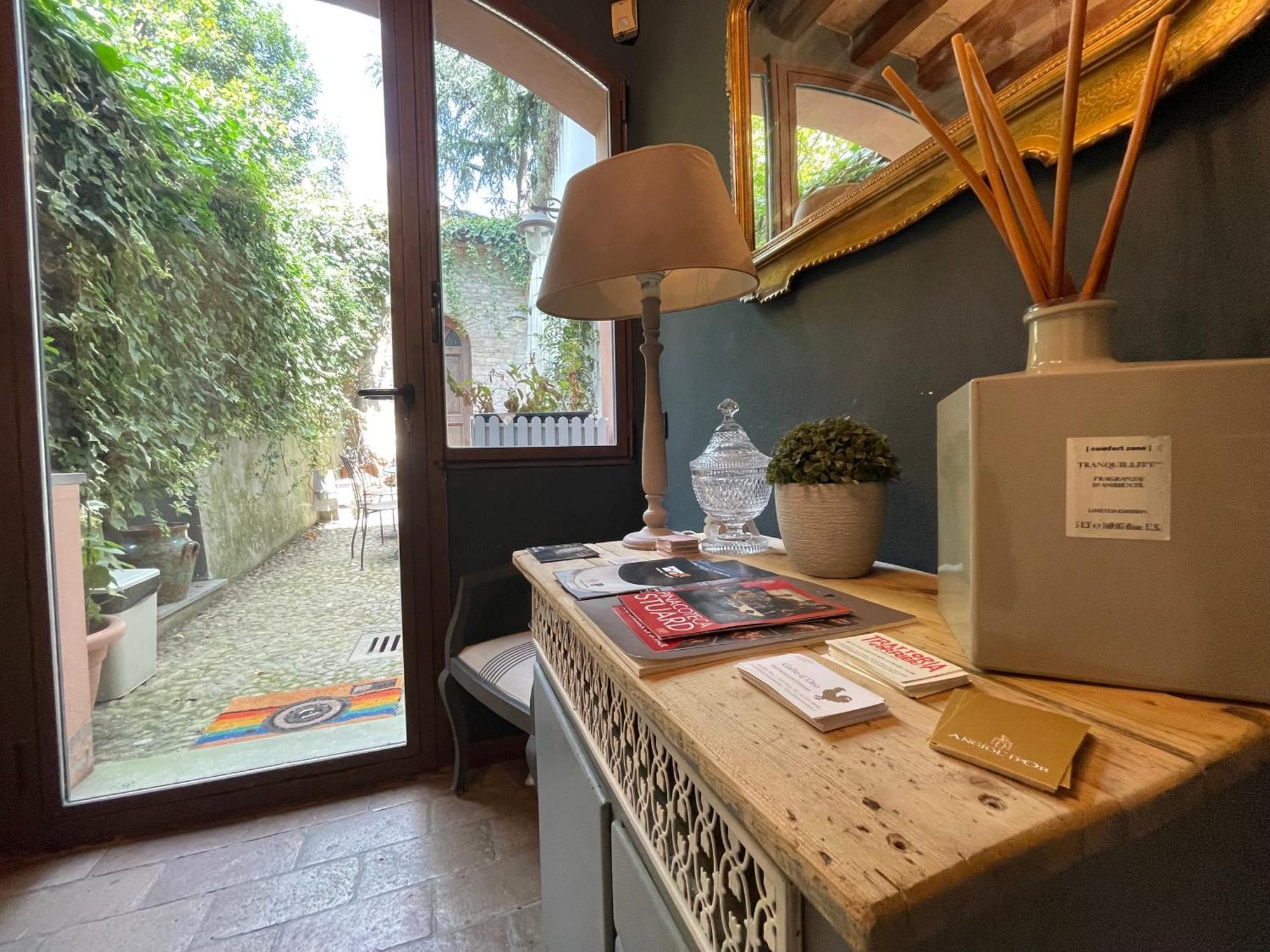 Le Camere di Bsuites Parme Extérieur photo